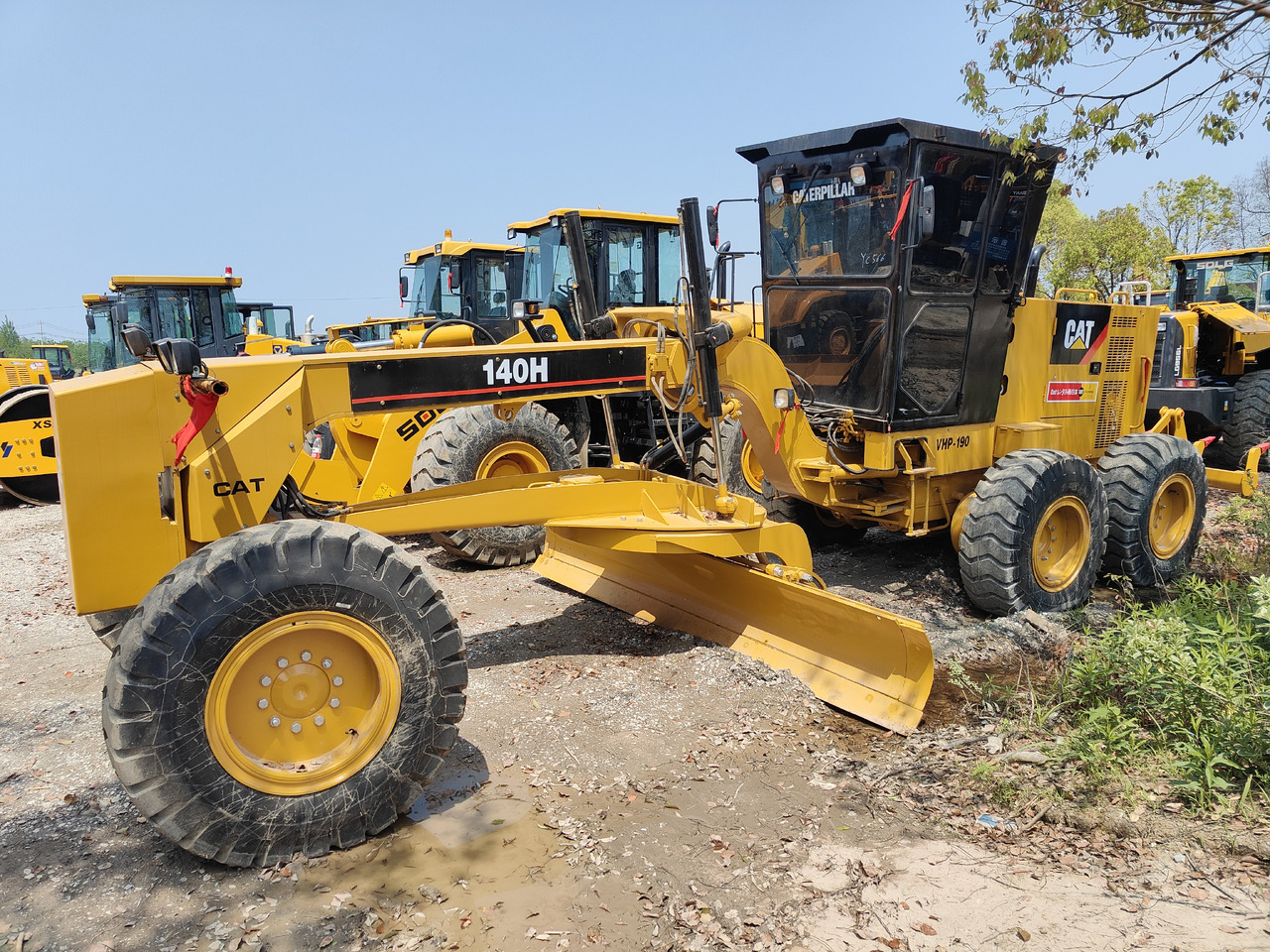 CATERPILLAR high quality hotsale GRADER CAT140H - Niveleuse: photos 1 CATERPILLAR high quality hotsale GRADER CAT140H - Niveleuse: photos 1