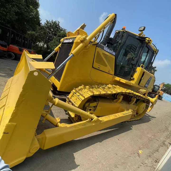Cheap Price komatsu D65 Bulldozer with Ripper , Original Made Dozer komatsu D65 , komatsu D65p D80p D85p Bulldozer - Bulldozer: photos 4 Cheap Price komatsu D65 Bulldozer with Ripper , Original Made Dozer komatsu D65 , komatsu D65p D80p D85p Bulldozer - Bulldozer: photos 4