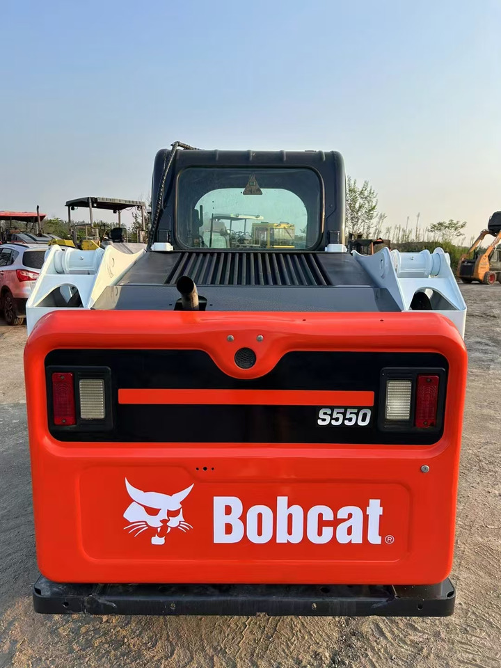 BOBCAT High Performance Low Hours Excellent Condition Reliable Second Hand Bobcat S550 Skid Steer Loader in Stock for Sale - Engins de chantier: photos 4 BOBCAT High Performance Low Hours Excellent Condition Reliable Second Hand Bobcat S550 Skid Steer Loader in Stock for Sale - Engins de chantier: photos 4
