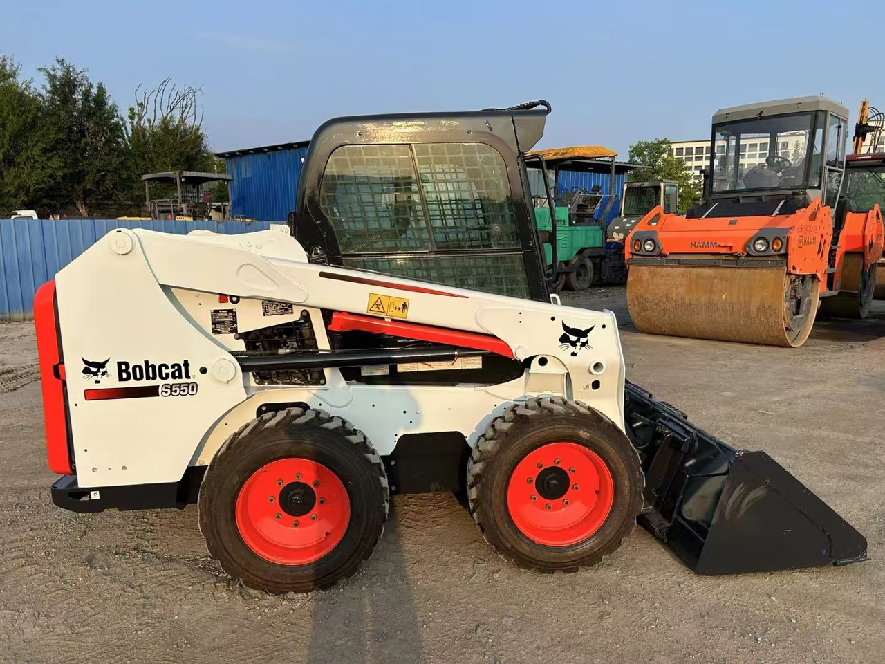 BOBCAT High Performance Low Hours Excellent Condition Reliable Second Hand Bobcat S550 Skid Steer Loader in Stock for Sale - Engins de chantier: photos 3 BOBCAT High Performance Low Hours Excellent Condition Reliable Second Hand Bobcat S550 Skid Steer Loader in Stock for Sale - Engins de chantier: photos 3