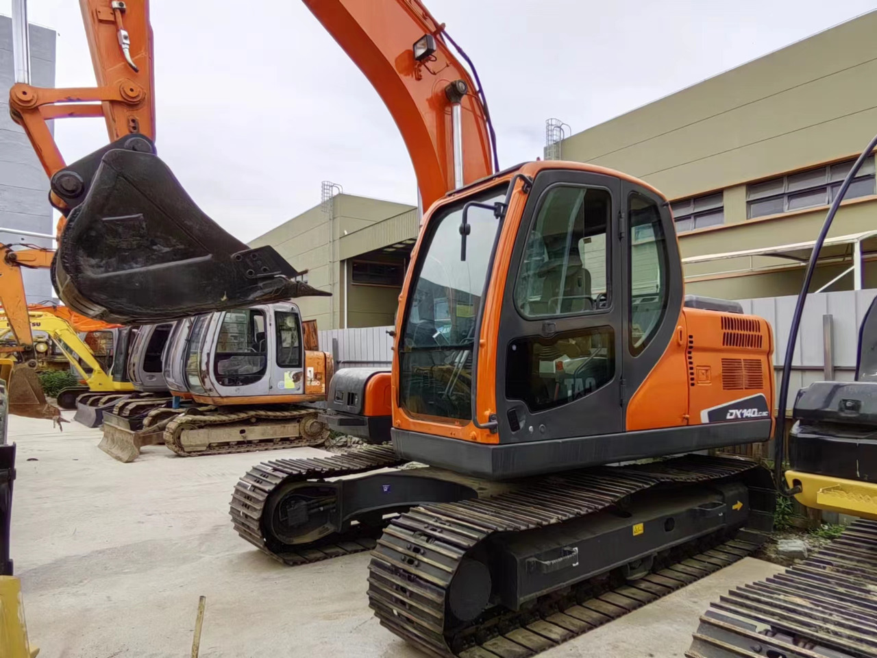Second hand used hotsale DOOSAN DX140LC-9C - Engins de chantier: photos 2 Second hand used hotsale DOOSAN DX140LC-9C - Engins de chantier: photos 2