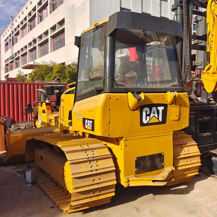 Good Condition D3K Bulldozer Used Crawler Bulldozer with Parts Price Bulldozers - Bulldozer: photos 3 Good Condition D3K Bulldozer Used Crawler Bulldozer with Parts Price Bulldozers - Bulldozer: photos 3