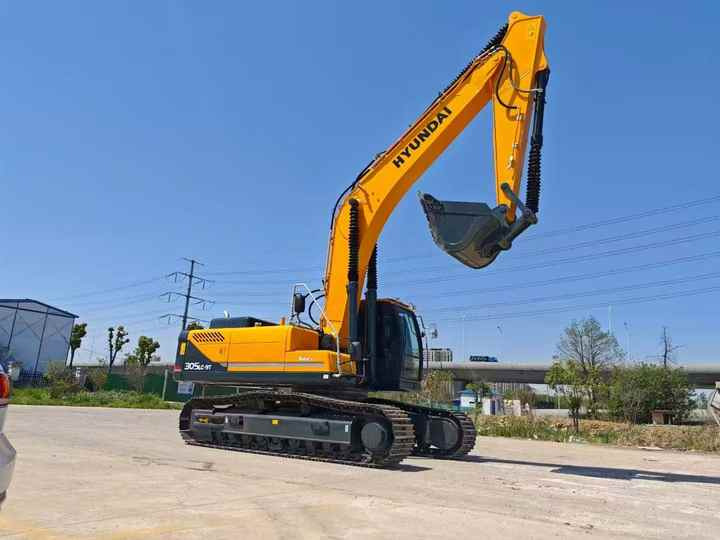 Heavy-Duty Hyundai 305 Excavator for Mining & Construction - Well-Maintained, Warranty Included - Pelle sur chenille: photos 2 Heavy-Duty Hyundai 305 Excavator for Mining & Construction - Well-Maintained, Warranty Included - Pelle sur chenille: photos 2