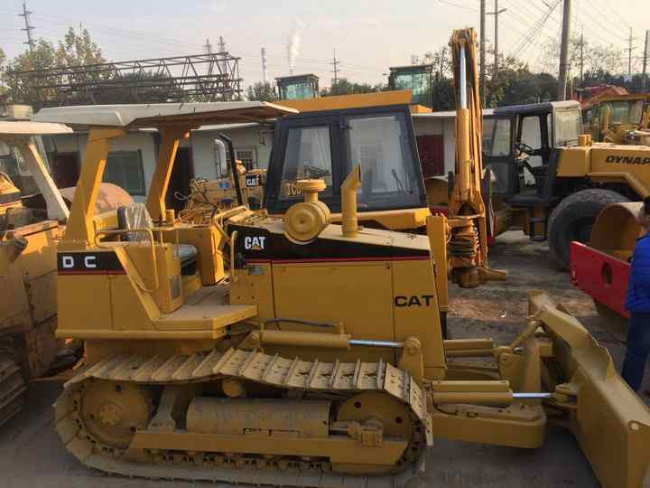 Mini CAT Bulldozer D3c D3 D3k D3m D4h D4m D4k D5h D5g D5k D5m Used Bulldozer with Ripper for Sale - Bulldozer: photos 2 Mini CAT Bulldozer D3c D3 D3k D3m D4h D4m D4k D5h D5g D5k D5m Used Bulldozer with Ripper for Sale - Bulldozer: photos 2