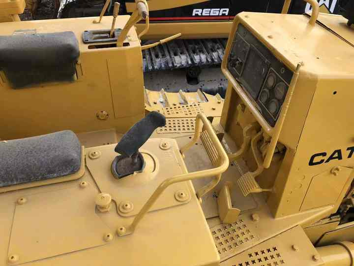 Nice Condition D4h Cat Bulldozer CAT Used Dozer for Sale - Bulldozer: photos 5 Nice Condition D4h Cat Bulldozer CAT Used Dozer for Sale - Bulldozer: photos 5