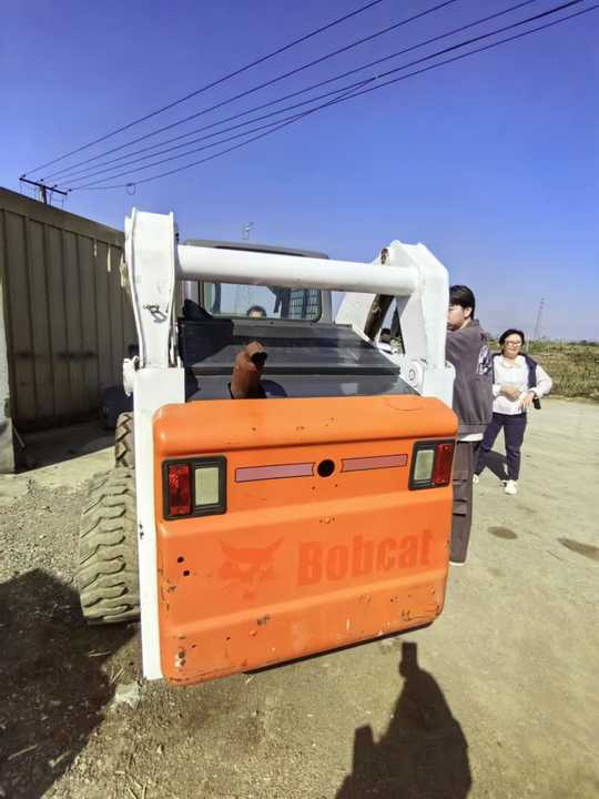 Second Hand Bobcat S300 Skid Steer Loader High Quality Cheap 95% New Used Mini Bobcati Bobcate S300 - Mini chargeuse: photos 5 Second Hand Bobcat S300 Skid Steer Loader High Quality Cheap 95% New Used Mini Bobcati Bobcate S300 - Mini chargeuse: photos 5
