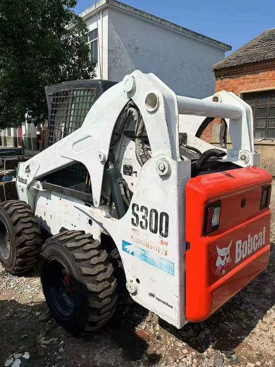Used Bob Cat Bob Cat S300 Used Skid Steer Wheel Loader Multifunctional Track Loaders Bobcat - Chargeuse sur pneus: photos 4 Used Bob Cat Bob Cat S300 Used Skid Steer Wheel Loader Multifunctional Track Loaders Bobcat - Chargeuse sur pneus: photos 4