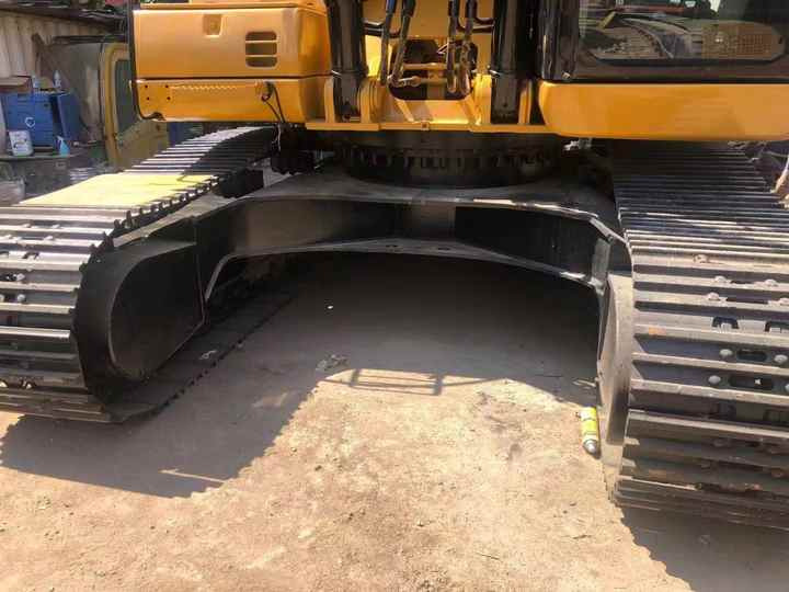 Used CAT 330D 30T Second Hand Japan Original Large Excavator Mining Construction Excavators Hot Sale 320 330 336 323 Long Arm - Pelle: photos 5 Used CAT 330D 30T Second Hand Japan Original Large Excavator Mining Construction Excavators Hot Sale 320 330 336 323 Long Arm - Pelle: photos 5