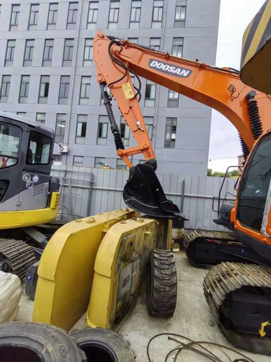 Used Digger DOOSAN DX140 Construction Machinery Construction Digger Used DOOSAN DX140 Cheap Excavator - Pelle sur chenille: photos 5 Used Digger DOOSAN DX140 Construction Machinery Construction Digger Used DOOSAN DX140 Cheap Excavator - Pelle sur chenille: photos 5