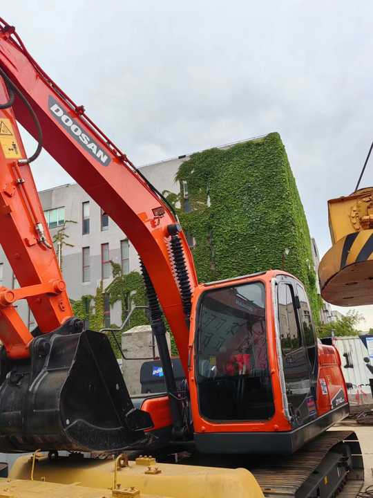 Used Digger DOOSAN DX140 Construction Machinery Construction Digger Used DOOSAN DX140 Cheap Excavator - Pelle sur chenille: photos 4 Used Digger DOOSAN DX140 Construction Machinery Construction Digger Used DOOSAN DX140 Cheap Excavator - Pelle sur chenille: photos 4