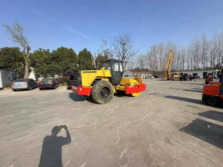 Used Dynapac CA301 Vibratory Roller with Less Working Time and Superior Performance Used Dynapac 251d/301D Roller for Sale - Rouleau compresseur: photos 5 Used Dynapac CA301 Vibratory Roller with Less Working Time and Superior Performance Used Dynapac 251d/301D Roller for Sale - Rouleau compresseur: photos 5