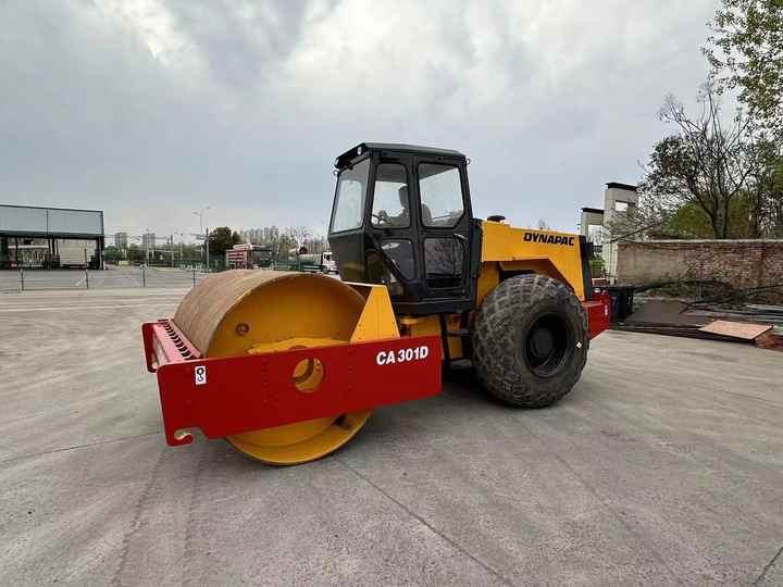 Used Dynapac CA301 Vibratory Roller with Less Working Time and Superior Performance Used Dynapac 251d/301D Roller for Sale - Rouleau compresseur: photos 3 Used Dynapac CA301 Vibratory Roller with Less Working Time and Superior Performance Used Dynapac 251d/301D Roller for Sale - Rouleau compresseur: photos 3
