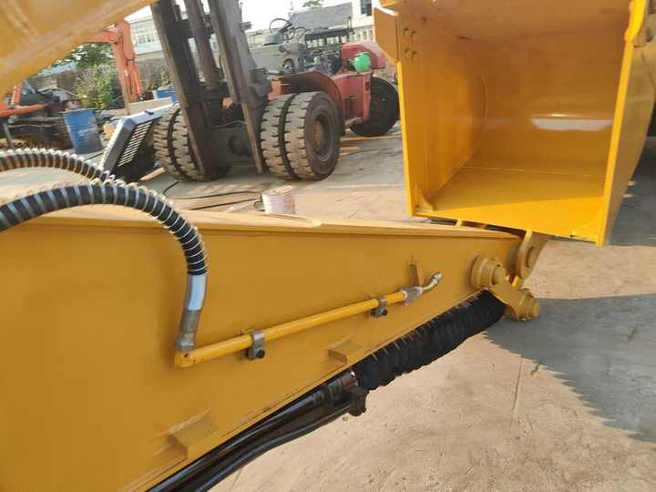 Used Excavator Caterpillar CAT315D Small and Medium-sized Original 15 Ton Excavator CAT315D for Sale - Pelle sur chenille: photos 2 Used Excavator Caterpillar CAT315D Small and Medium-sized Original 15 Ton Excavator CAT315D for Sale - Pelle sur chenille: photos 2