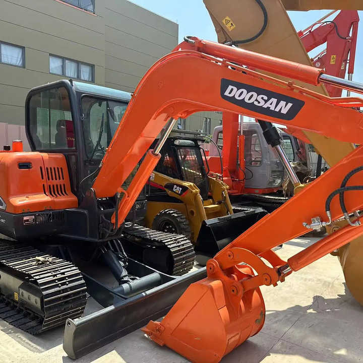 Used Excavator Doosan DX55 Excavators Mini Equipment Earth Moving Machinery Doosan Digger Excavator for Sale - Pelle sur chenille: photos 1 Used Excavator Doosan DX55 Excavators Mini Equipment Earth Moving Machinery Doosan Digger Excavator for Sale - Pelle sur chenille: photos 1