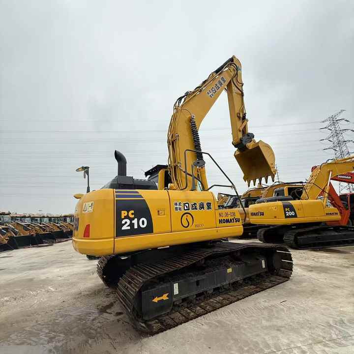 Used Good Quality Japan Original PC210-8 in Good Condition PC210-8 Komatsu - Pelle sur chenille: photos 4 Used Good Quality Japan Original PC210-8 in Good Condition PC210-8 Komatsu - Pelle sur chenille: photos 4