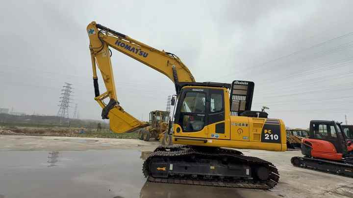 Used Good Quality Japan Original PC210-8 in Good Condition PC210-8 Komatsu - Pelle sur chenille: photos 5 Used Good Quality Japan Original PC210-8 in Good Condition PC210-8 Komatsu - Pelle sur chenille: photos 5