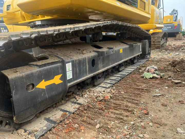 Used Good Quality Japan Original PC240-8 in Good Condition PC240-8 Komatsu - Pelle sur chenille: photos 4 Used Good Quality Japan Original PC240-8 in Good Condition PC240-8 Komatsu - Pelle sur chenille: photos 4