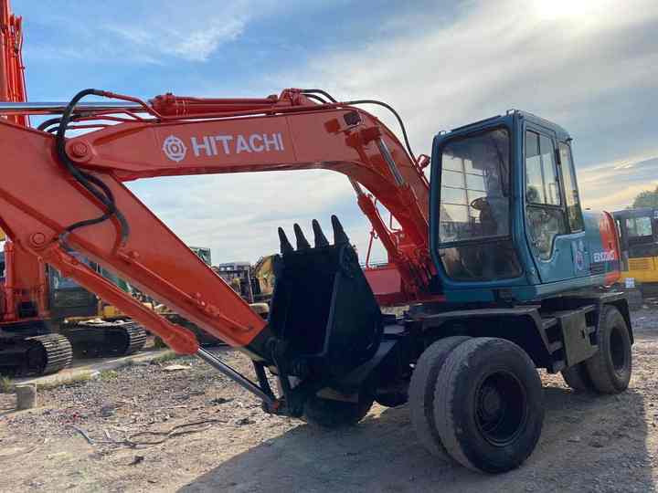 Used Hitachi Ex100WD Wheel Excavator for Sale Japan Made Hitachi Ex100wd Wheeled Excavator for Sale - Pelle sur pneus: photos 5 Used Hitachi Ex100WD Wheel Excavator for Sale Japan Made Hitachi Ex100wd Wheeled Excavator for Sale - Pelle sur pneus: photos 5