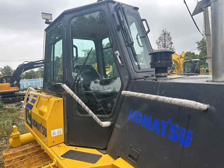 Used Japan Komatsu D85ESS Dozer with Ripper Komatsu D85 Crawler Bulldozer with Excellent Performance Low Price for Sale - Bulldozer: photos 5 Used Japan Komatsu D85ESS Dozer with Ripper Komatsu D85 Crawler Bulldozer with Excellent Performance Low Price for Sale - Bulldozer: photos 5