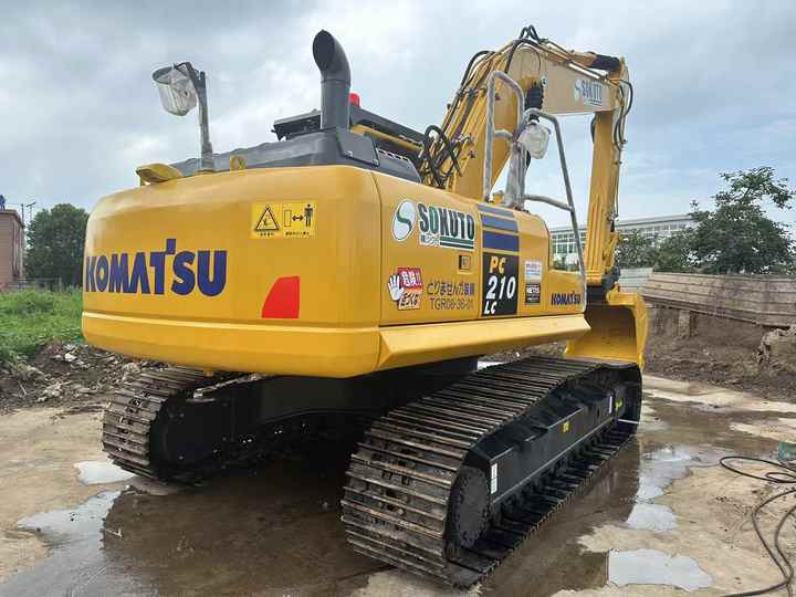 Used Komatsu PC210-8 for sale at an affordable price - Pelle: photos 5 Used Komatsu PC210-8 for sale at an affordable price - Pelle: photos 5