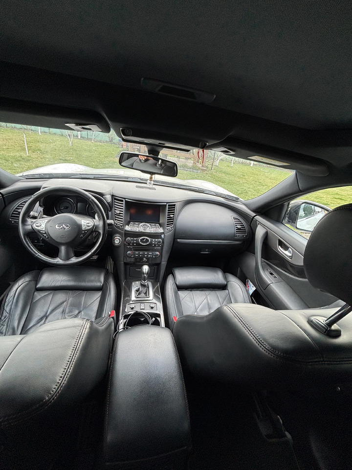 Infiniti QX70 FX30 Diesel V6 Euro6 - SUV: photos 4 Infiniti QX70 FX30 Diesel V6 Euro6 - SUV: photos 4