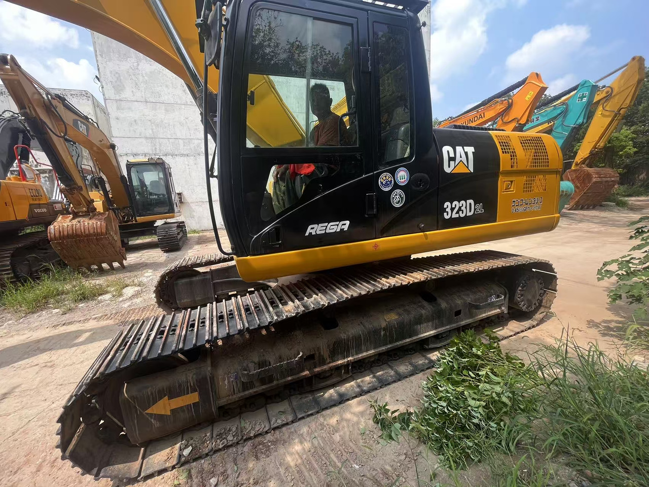 CATERPILLAR 323D2L - Pelle sur chenille: photos 3 CATERPILLAR 323D2L - Pelle sur chenille: photos 3