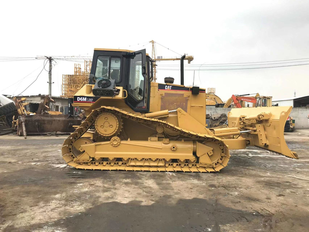CATERPILLAR D6M - Bulldozer: photos 1 CATERPILLAR D6M - Bulldozer: photos 1