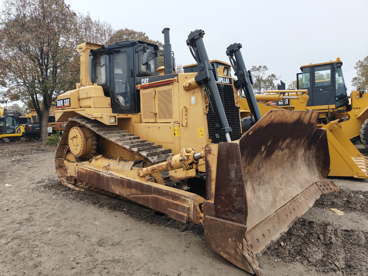 CATERPILLAR D8R - Bulldozer: photos 2 CATERPILLAR D8R - Bulldozer: photos 2