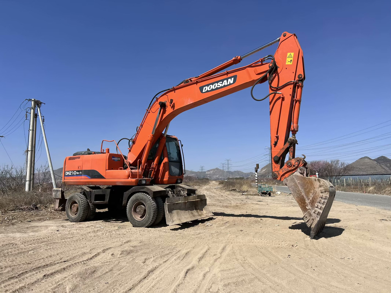 DOOSAN DH210W-7 - Pelle sur pneus: photos 2 DOOSAN DH210W-7 - Pelle sur pneus: photos 2