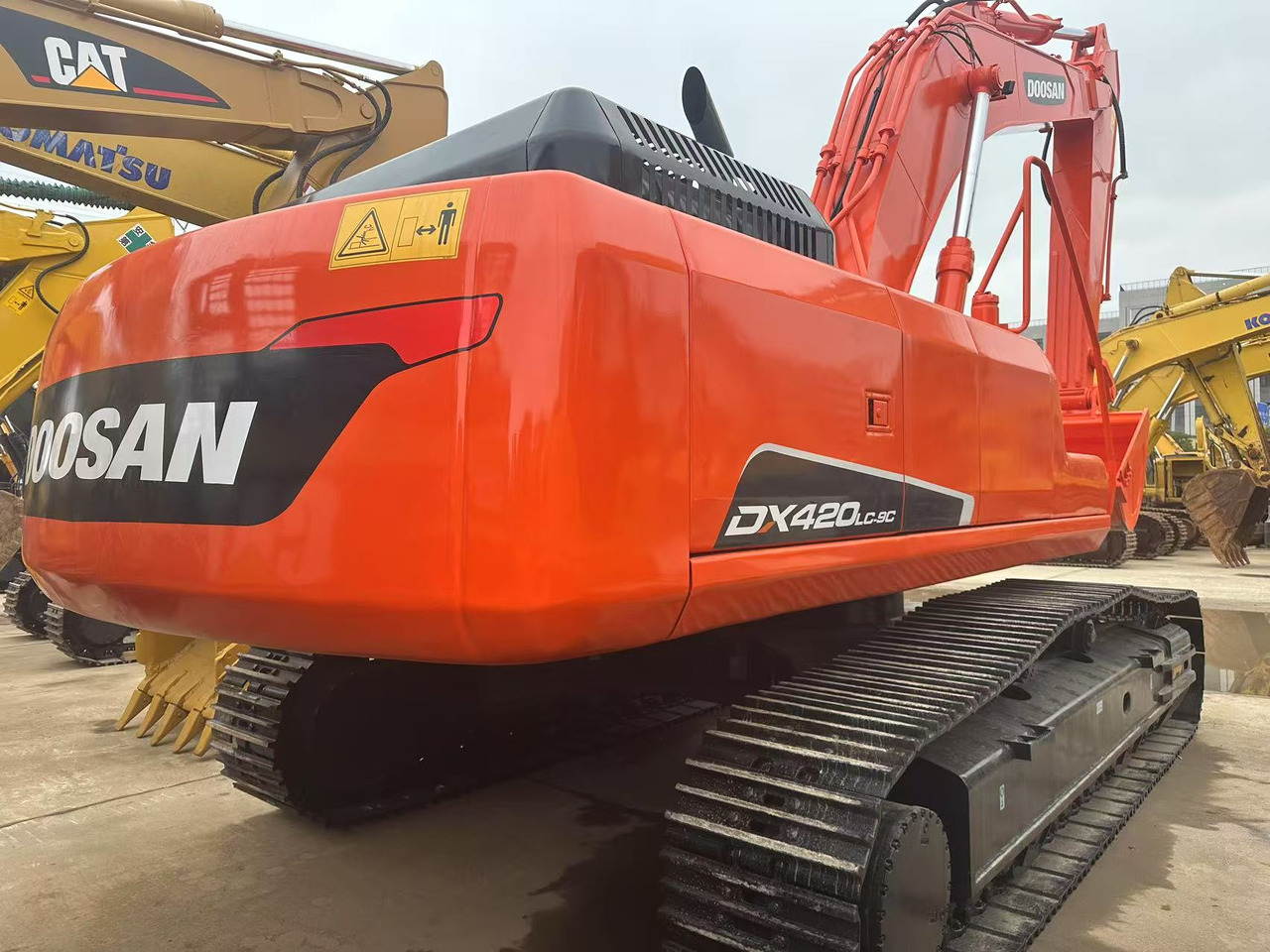 DOOSAN DX420LC-9C - Pelle sur chenille: photos 1 DOOSAN DX420LC-9C - Pelle sur chenille: photos 1