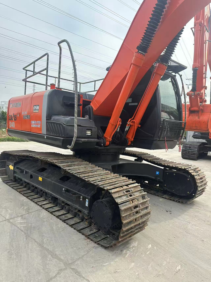 HITACHI ZX240-3G - Pelle sur chenille: photos 2 HITACHI ZX240-3G - Pelle sur chenille: photos 2