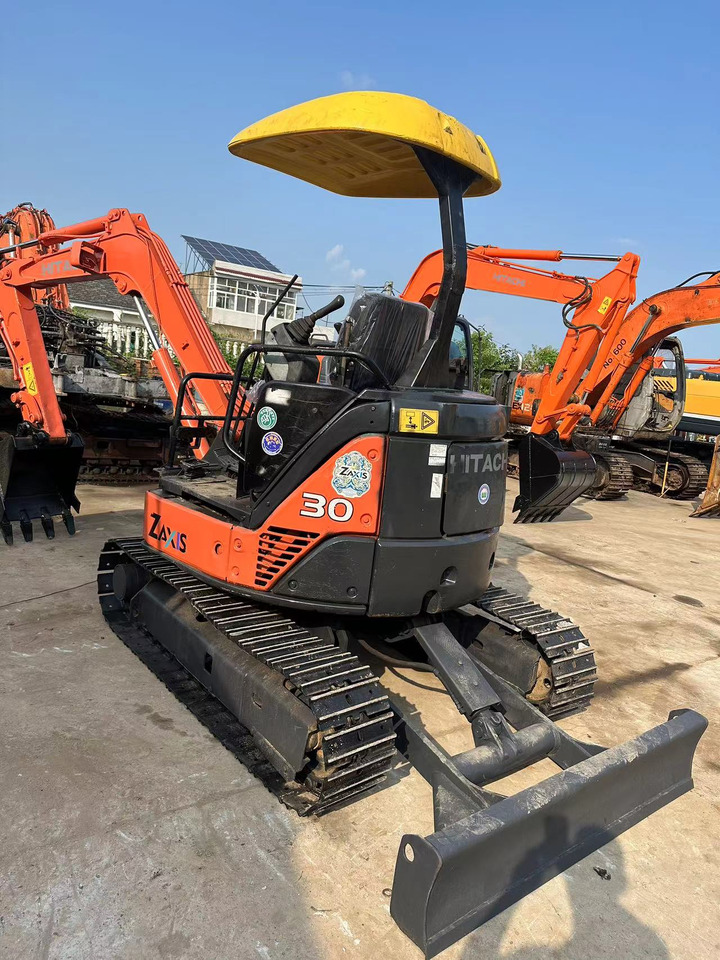 HITACHI ZX30 - Pelle sur chenille: photos 4 HITACHI ZX30 - Pelle sur chenille: photos 4