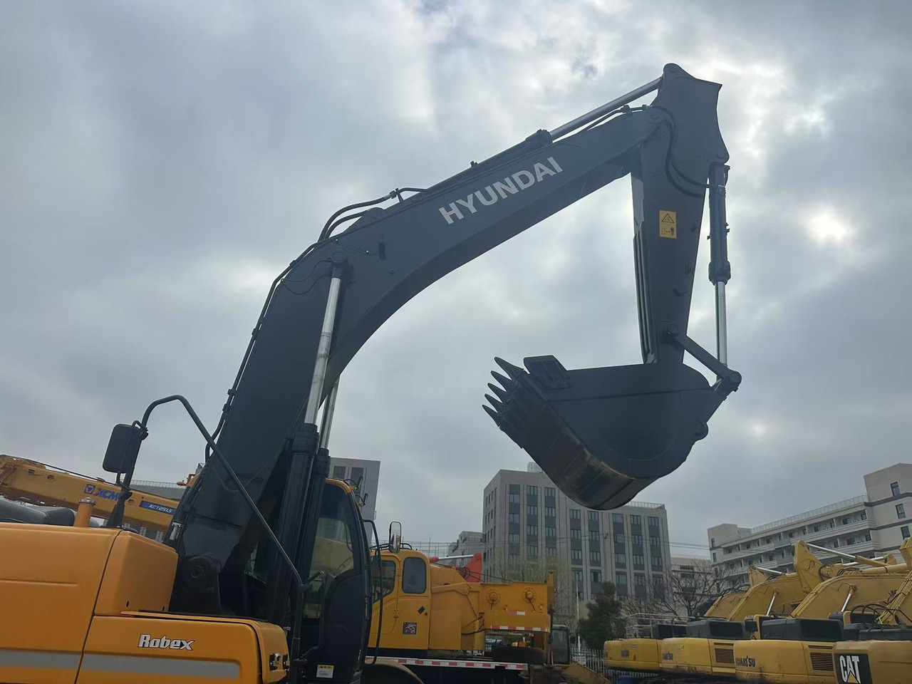 HYUNDAI R300LC-9T - Pelle sur chenille: photos 4 HYUNDAI R300LC-9T - Pelle sur chenille: photos 4