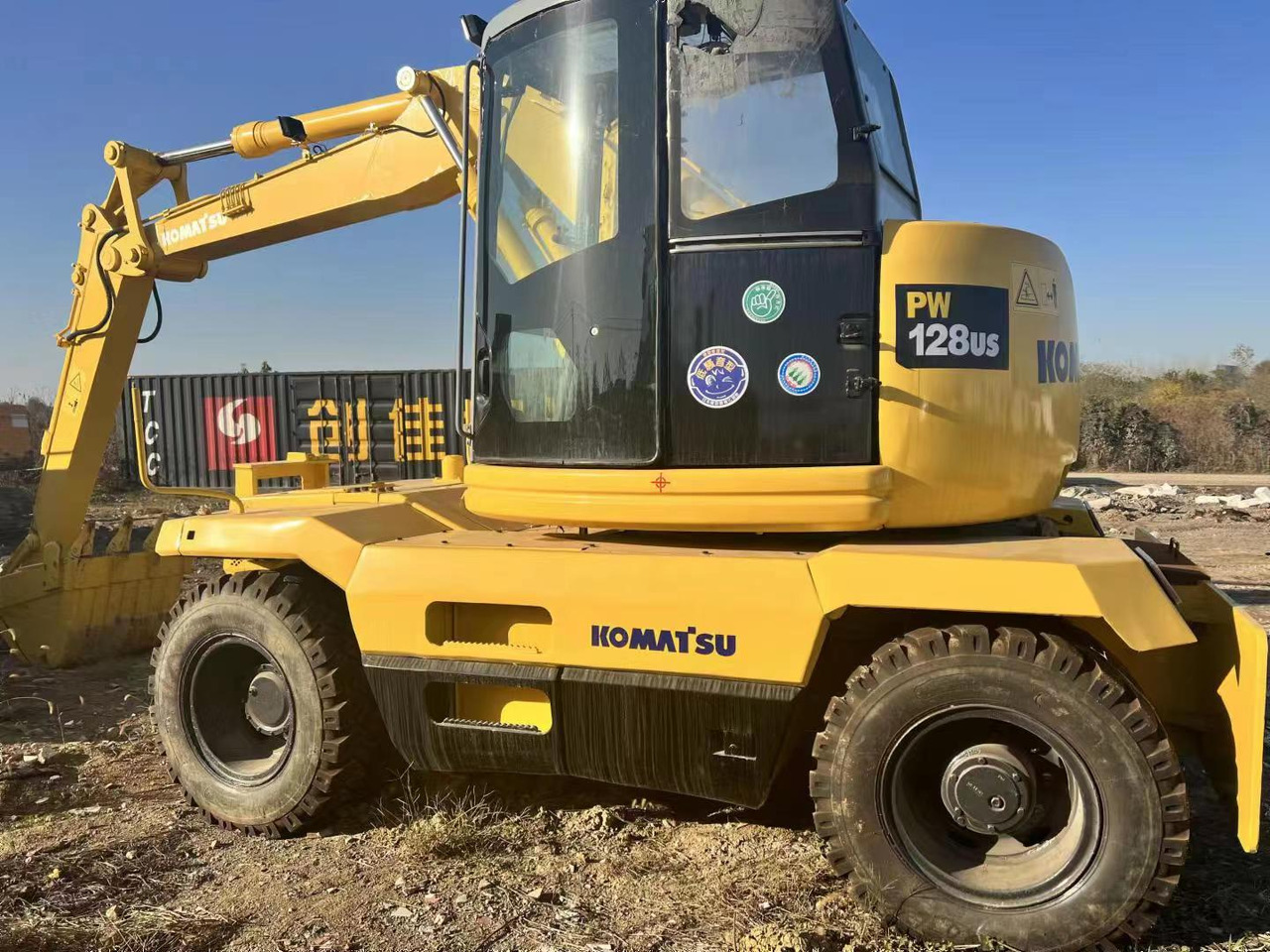 KOMATSU PC128US - Pelle sur pneus: photos 4 KOMATSU PC128US - Pelle sur pneus: photos 4