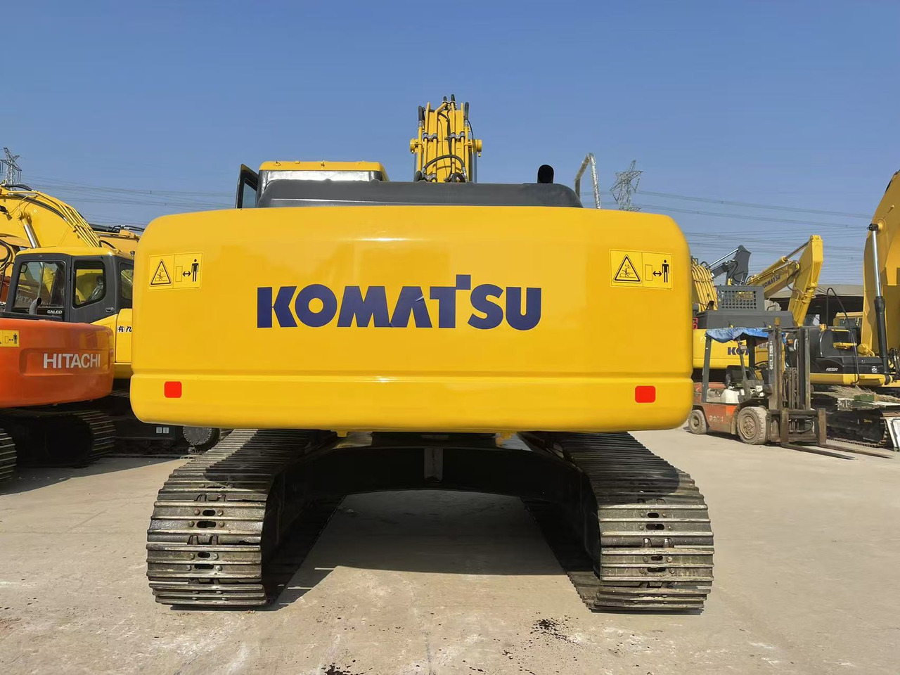 KOMATSU PC220-7 - Pelle sur chenille: photos 3 KOMATSU PC220-7 - Pelle sur chenille: photos 3
