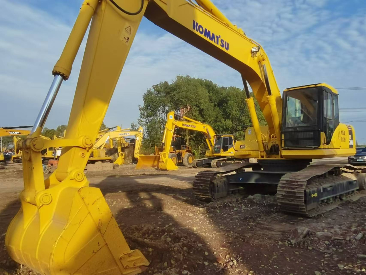 KOMATSU PC300-7 - Pelle sur chenille: photos 1 KOMATSU PC300-7 - Pelle sur chenille: photos 1
