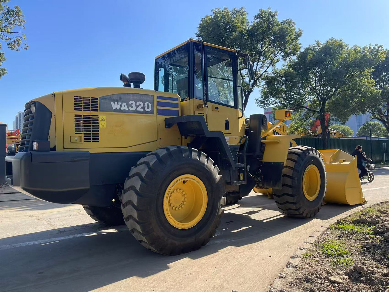 KOMATSU WA320-5 - Chargeuse sur pneus: photos 4 KOMATSU WA320-5 - Chargeuse sur pneus: photos 4