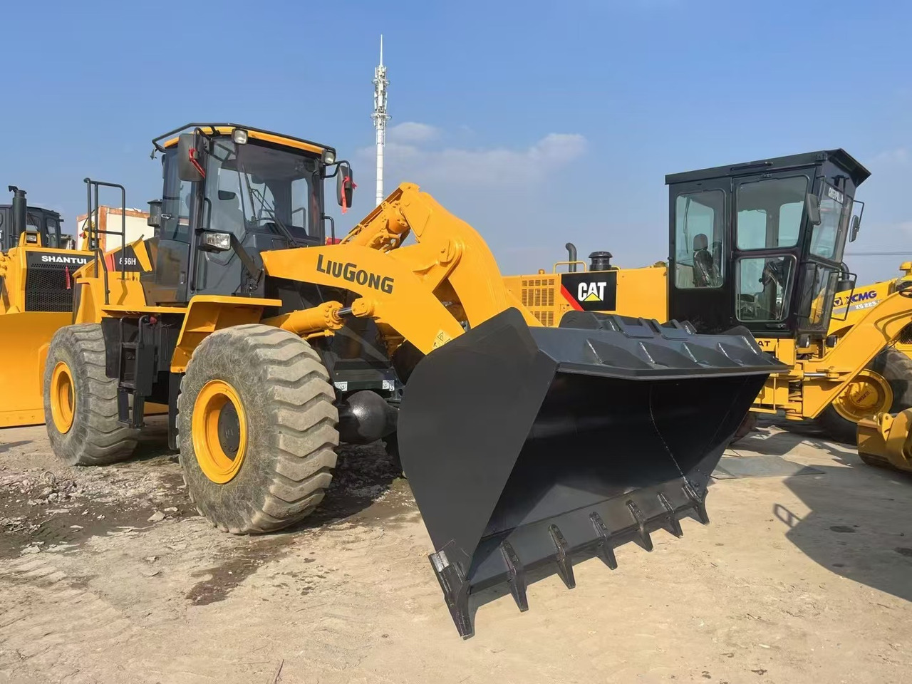 LIUGONG CLG856H - Chargeuse sur pneus: photos 3 LIUGONG CLG856H - Chargeuse sur pneus: photos 3
