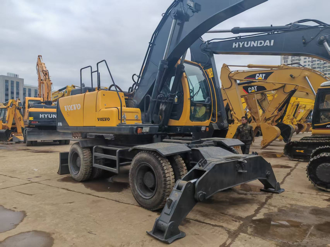 VOLVO EW170BLC - Pelle sur pneus: photos 2 VOLVO EW170BLC - Pelle sur pneus: photos 2