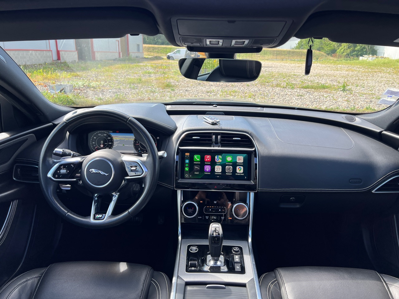 JAGUAR XE 20MY SE R-DYN. 2.0L D 180 BVA8 Cockpit PANO - Berline: photos 3 JAGUAR XE 20MY SE R-DYN. 2.0L D 180 BVA8 Cockpit PANO - Berline: photos 3