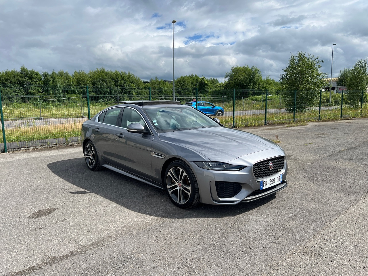 JAGUAR XE 20MY SE R-DYN. 2.0L D 180 BVA8 Cockpit PANO - Berline: photos 4 JAGUAR XE 20MY SE R-DYN. 2.0L D 180 BVA8 Cockpit PANO - Berline: photos 4