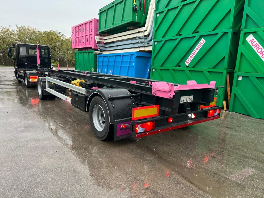 ATLAS RIMORCHIO ATLAS SCARRABILE - Remorque ampliroll/ Multibenne: photos 1 ATLAS RIMORCHIO ATLAS SCARRABILE - Remorque ampliroll/ Multibenne: photos 1