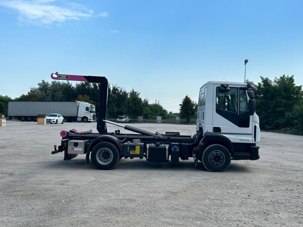 Camion ampliroll IVECO 120EL22 CON SCARRABILE NUOVO: photos 6