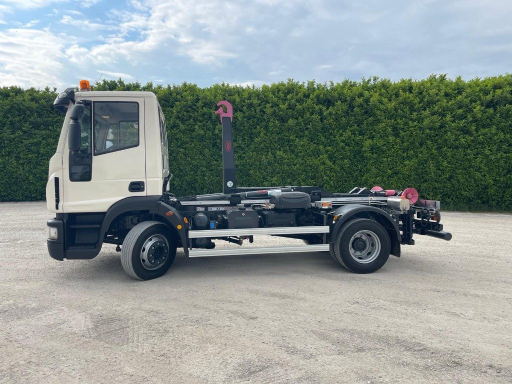 IVECO EUROCARGO 120E22 SCARRABILE - Camion ampliroll: photos 2 IVECO EUROCARGO 120E22 SCARRABILE - Camion ampliroll: photos 2