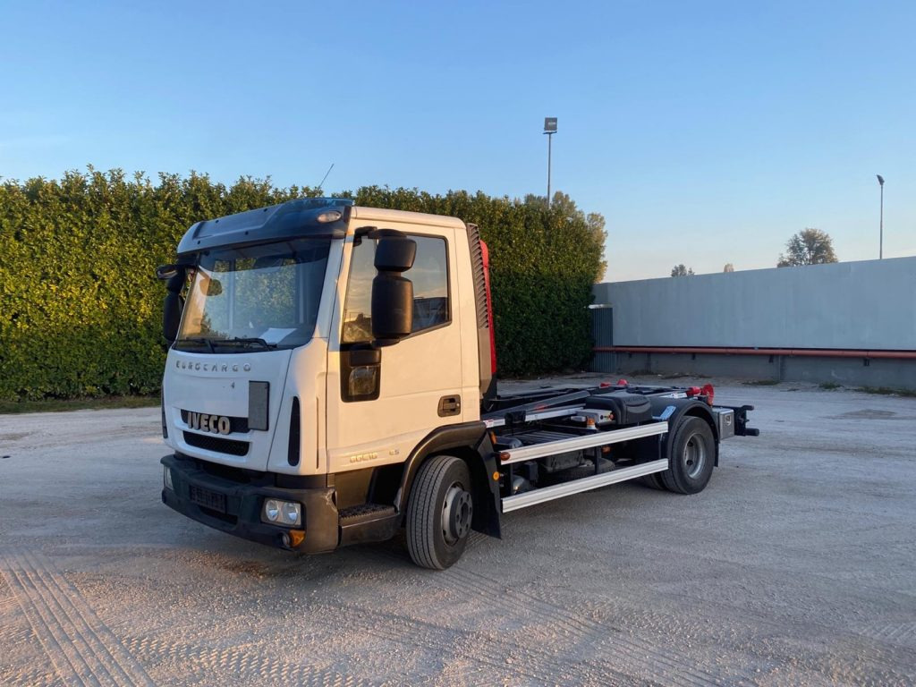IVECO EUROCARGO 80 E18 CON IMPIANTO SCARRABILE NUO - Camion ampliroll: photos 3 IVECO EUROCARGO 80 E18 CON IMPIANTO SCARRABILE NUO - Camion ampliroll: photos 3