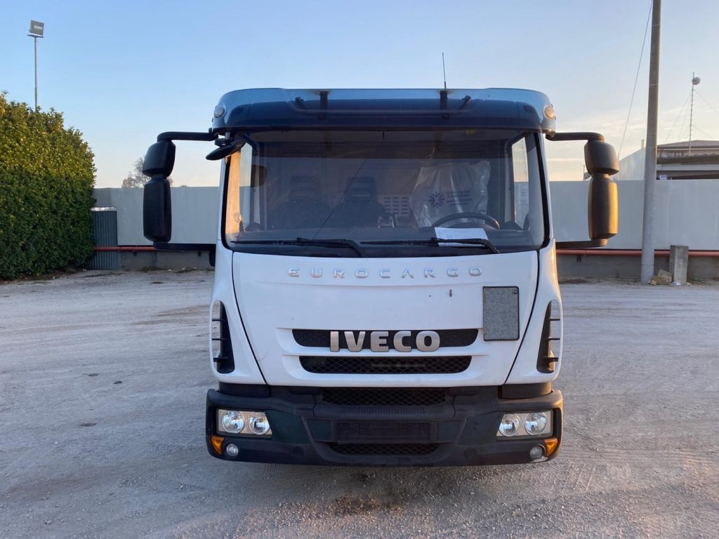 IVECO EUROCARGO 80 E18 CON IMPIANTO SCARRABILE NUO - Camion ampliroll: photos 4 IVECO EUROCARGO 80 E18 CON IMPIANTO SCARRABILE NUO - Camion ampliroll: photos 4