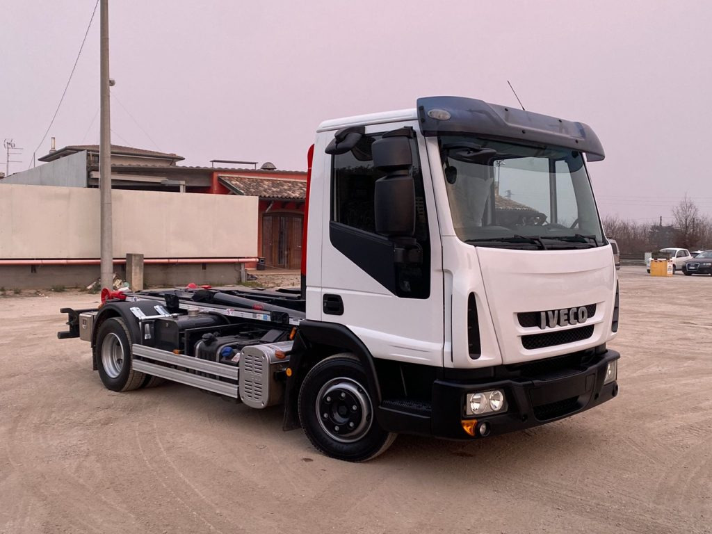 IVECO EUROCARGO 80 E18 CON IMPIANTO SCARRABILE NUO - Camion ampliroll: photos 1 IVECO EUROCARGO 80 E18 CON IMPIANTO SCARRABILE NUO - Camion ampliroll: photos 1