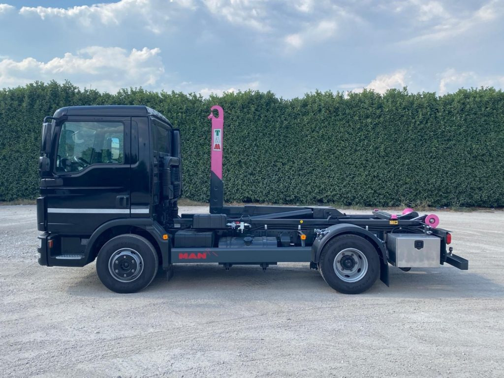 MAN TGL 12.220 CON SCARRABILE NUOVO - Camion ampliroll: photos 4 MAN TGL 12.220 CON SCARRABILE NUOVO - Camion ampliroll: photos 4