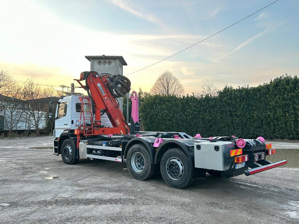 MERCEDES-BENZ MERCEDES AXOR 2533 SCARRABILE CON GRU E POLIPO - Camion ampliroll: photos 3 MERCEDES-BENZ MERCEDES AXOR 2533 SCARRABILE CON GRU E POLIPO - Camion ampliroll: photos 3