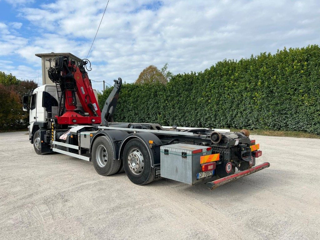 VOLVO FM11.450 SCARRABILE CON GRU - Camion ampliroll: photos 3 VOLVO FM11.450 SCARRABILE CON GRU - Camion ampliroll: photos 3